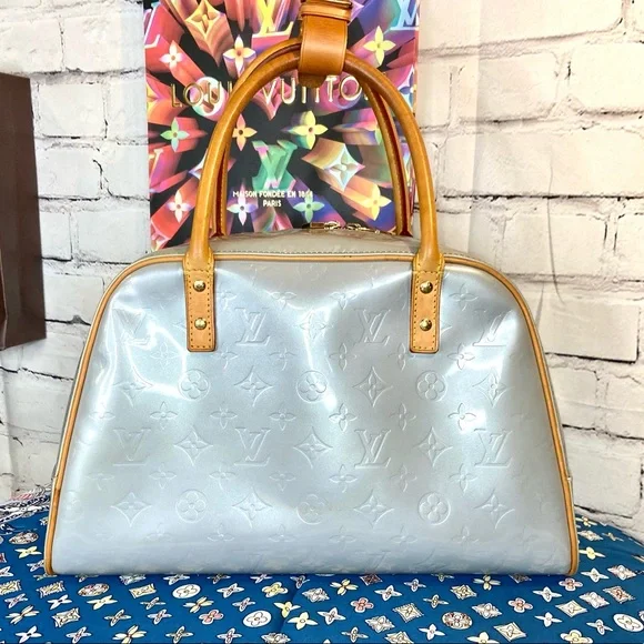 Louis Vuitton Ice blue Vernis Tompkins shoulder bag and scarf - Picture 2 of 16